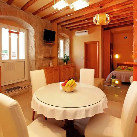 Need Old Town Appartamento