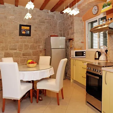 Need Old Town شقة