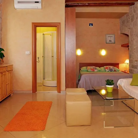 Need Old Town شقة