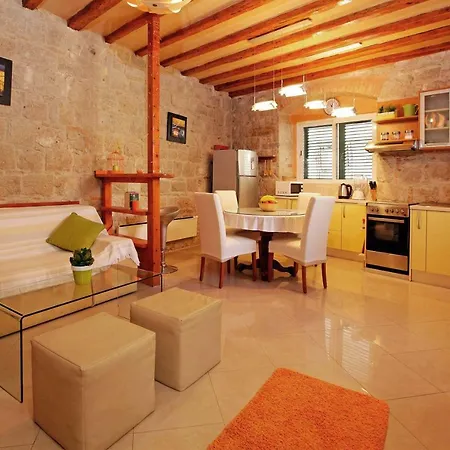 Need Old Town 아파트 *