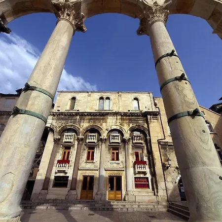 Need Old Town 아파트